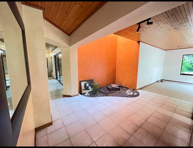 6 BEDROOM HOUSE FOR SALE IN PANORAMA